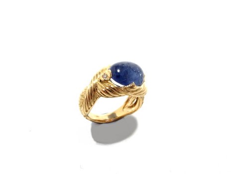 Sapphire cabochon ring