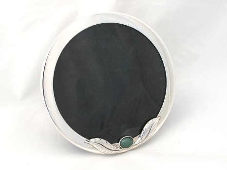 Double leaf round picture frame